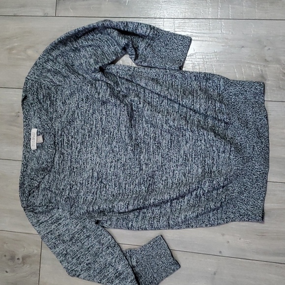 Like New Sweater - Picture 2 of 8